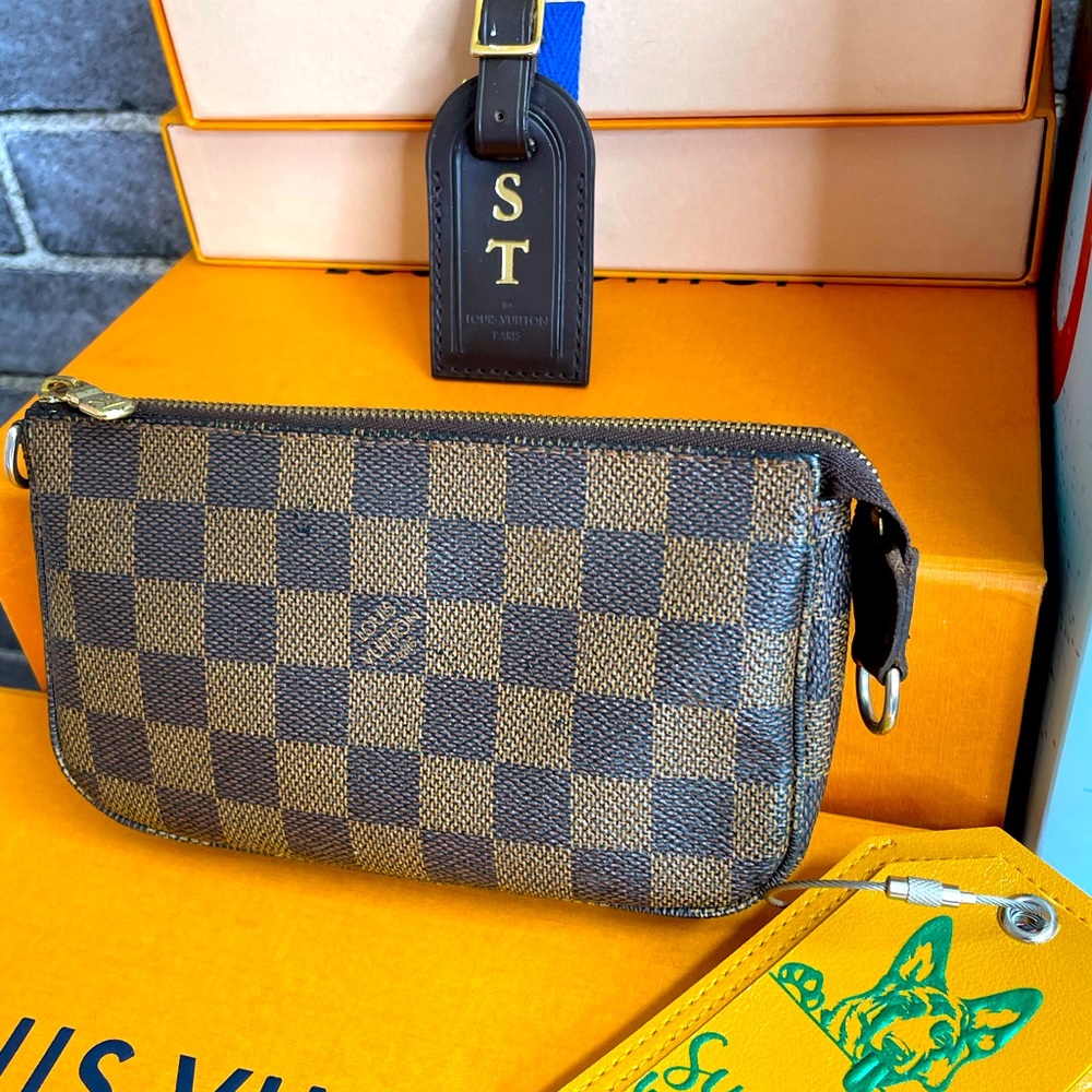 🔥SOLD🔥Authentic Louis Vuitton (Medium) Damier Ebene Pochette - Picture 1 of 12